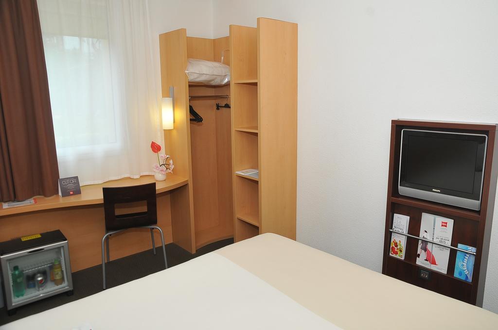 Ibis Cotonou Hotel Bagian luar foto