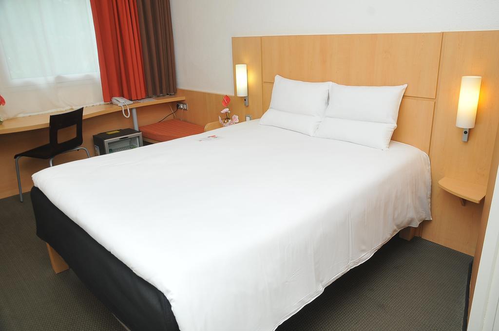 Ibis Cotonou Hotel Bagian luar foto