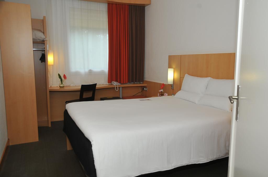 Ibis Cotonou Hotel Bagian luar foto