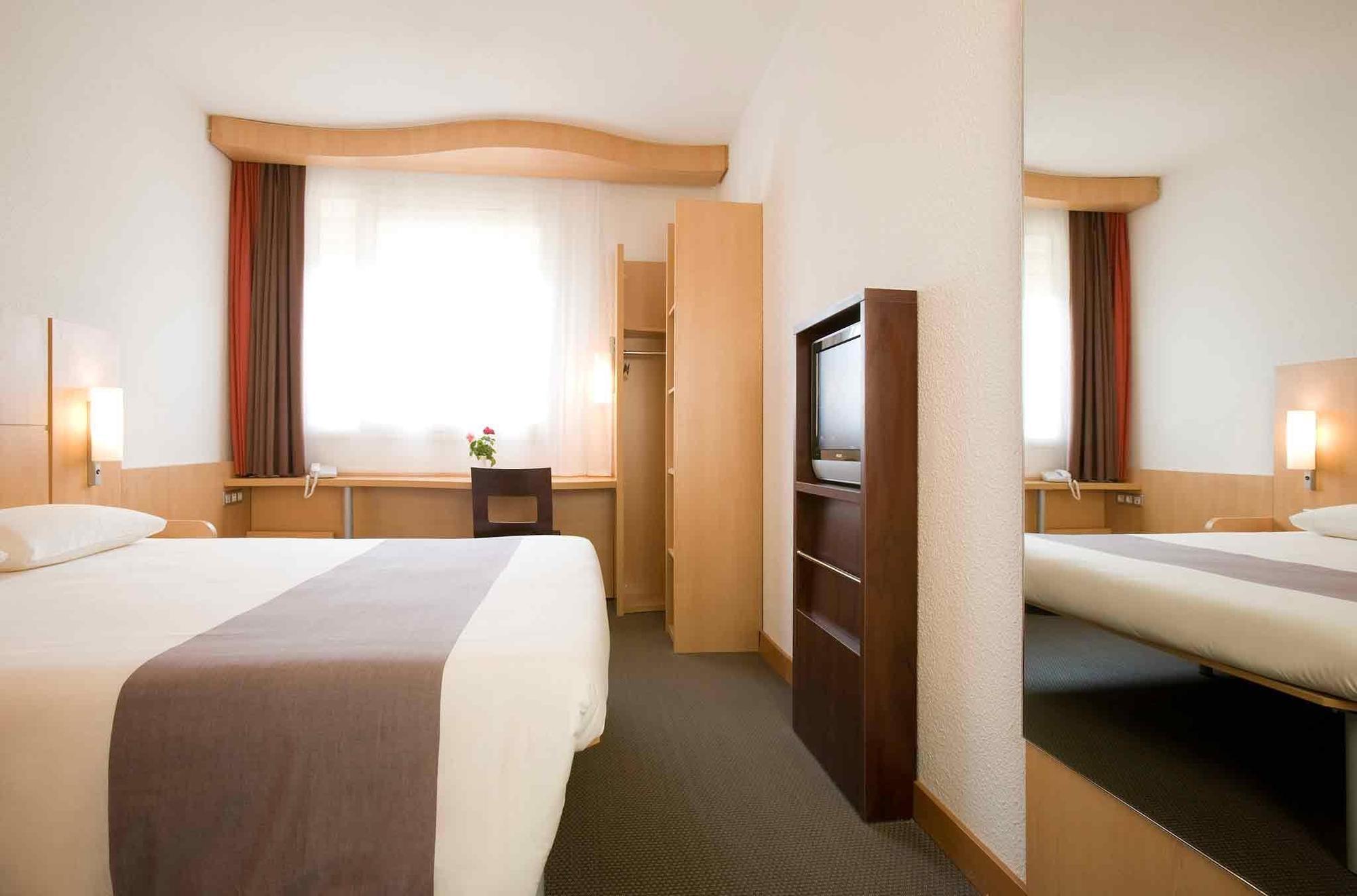 Ibis Cotonou Hotel Bagian luar foto